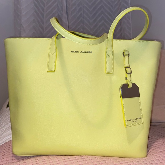 Marc Jacobs Handbags - Marc jacobs tote bag